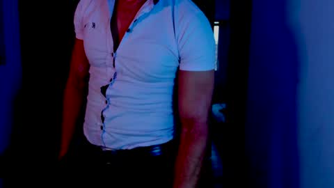 Snapshot of johnny_seens1 chatting on May 25, 10:38 pm Johnny online show from May 25, 10:38 pm