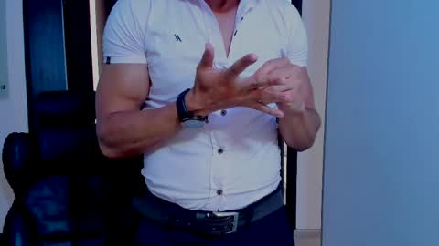Snapshot of johnny_seens1 chatting on June 2, 6:43 pm Johnny online show from June 2, 6:43 pm
