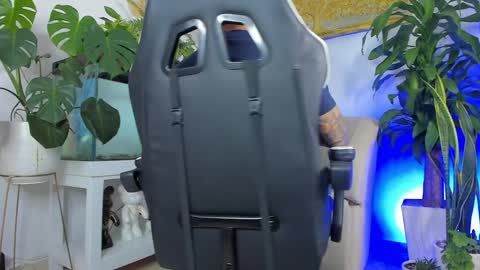 JOHNNY online show from April 8, 2:11 am