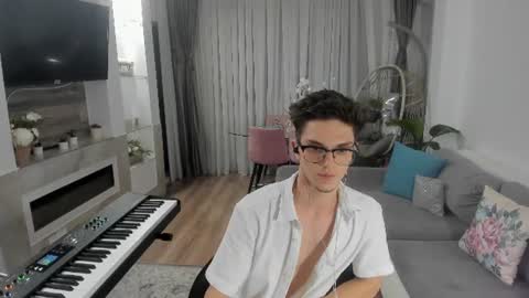 Snapshot of johnnyk8 chatting on August 4, 6:43 pm Johnny k. online show from August 4, 6:43 pm