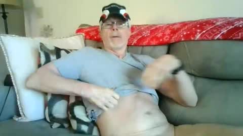 Snapshot of johnnyrocket12345678 chatting on November 16, 2:22 pm johnnyrocket12345678 online show from November 16, 2:22 pm