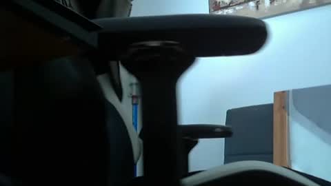 Snapshot of johnnyscum80 chatting on August 8, 10:06 am Johnnyscum80 online show from August 8, 10:06 am