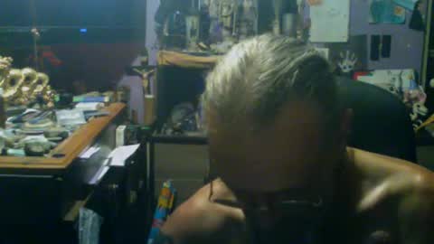 johnnyshung1 online show from September 12, 9:53 am