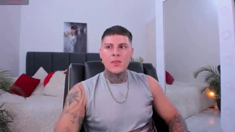 Snapshot of johny_multicum chatting on October 25, 6:46 pm Johny online show from October 25, 6:46 pm