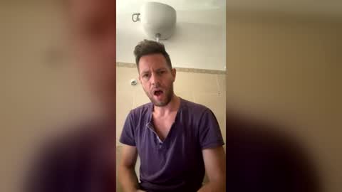 jojo19844 online show from August 2, 6:12 am