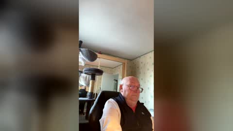 jojo60000529566 online show from December 17, 3:18 pm