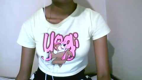 joliekah27 online show from April 14, 12:49 am