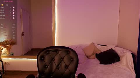 Polly  online show from October 17, 2:59 am