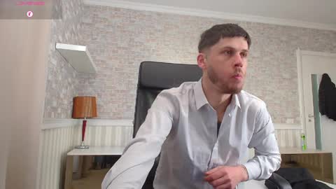 Snapshot of jonahshaw chatting on April 27, 4:32 am JonahShaw online show from April 27, 4:32 am