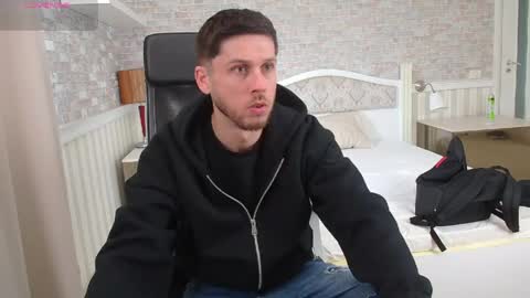 Snapshot of jonahshaw chatting on April 29, 8:29 am JonahShaw online show from April 29, 8:29 am