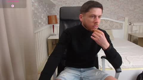 Snapshot of jonahshaw chatting on April 30, 5:03 am JonahShaw online show from April 30, 5:03 am