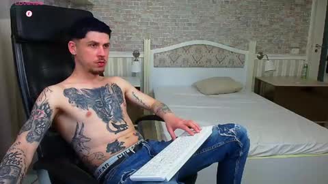 Snapshot of jonahshaw chatting on May 12, 4:53 am JonahShaw online show from May 12, 4:53 am