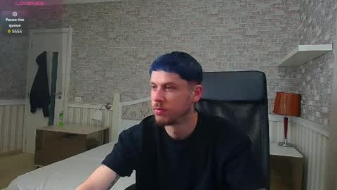 Snapshot of jonahshaw chatting on May 17, 4:32 am JonahShaw online show from May 17, 4:32 am