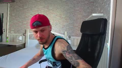 Snapshot of jonahshaw chatting on May 25, 4:29 am JonahShaw online show from May 25, 4:29 am