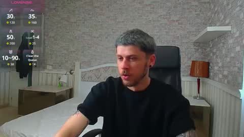 Snapshot of jonahshaw chatting on June 2, 4:25 am JonahShaw online show from June 2, 4:25 am