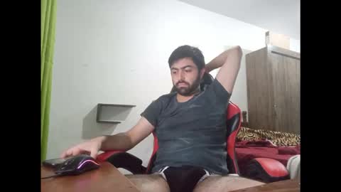 Snapshot of jonasf2525 chatting on December 22, 4:53 am jonasf2525 online show from December 22, 4:53 am