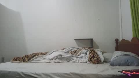 Snapshot of jonasf2525 chatting on February 23, 2:53 am jonasf2525 online show from February 23, 2:53 am