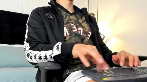 Jonathan Danielss  online show from December 5, 11:38 am