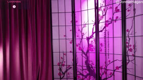 Jonnie Hagard online show from December 5, 12:30 am