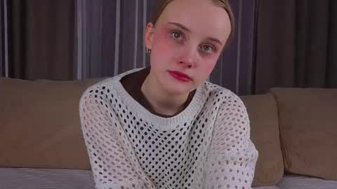 Snapshot of jonnienita chatting on February 25, 2:27 pm Alice online show from February 25, 2:27 pm