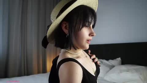 Snapshot of jonnienita chatting on June 26, 12:53 pm Alice online show from June 26, 12:53 pm