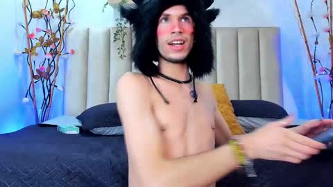 Snapshot of jonny_gilbert chatting on February 25, 8:40 pm jonny_gilbert online show from February 25, 8:40 pm