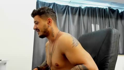 Snapshot of jonnyporn1 chatting on January 6, 10:35 am jonnyporn1 online show from January 6, 10:35 am