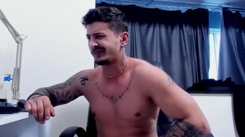 Snapshot of jonnyporn1 chatting on January 12, 7:32 am jonnyporn1 online show from January 12, 7:32 am