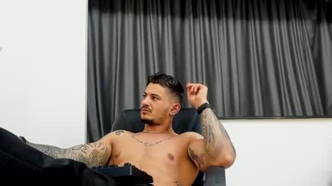 Snapshot of jonnyporn1 chatting on January 18, 12:02 am jonnyporn1 online show from January 18, 12:02 am