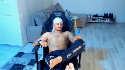 Snapshot of jonnyporn1 chatting on October 20, 5:35 pm jonnyporn1 online show from October 20, 5:35 pm