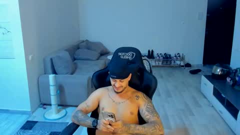 jonnyporn1 online show from November 4, 10:42 pm