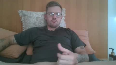 Snapshot of jonoy1995 chatting on February 25, 4:03 am jonoy1995 online show from February 25, 4:03 am