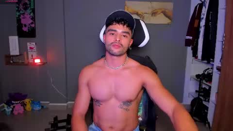 Snapshot of jordanrossie chatting on June 10, 11:24 pm JordanRossie online show from June 10, 11:24 pm