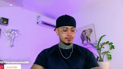 Snapshot of jordansmiith_ chatting on April 27, 8:51 pm Jordan Smith online show from April 27, 8:51 pm