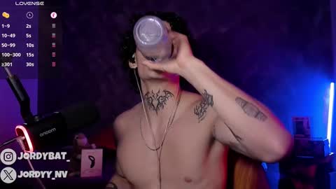 Snapshot of jordybatt chatting on March 11, 8:20 pm JORDY online show from March 11, 8:20 pm