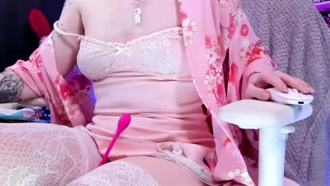 Rose online show from April 15, 7:58 pm