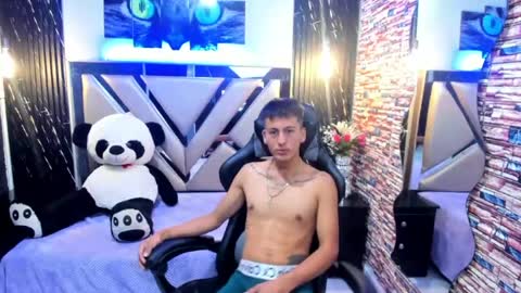 Snapshot of josh_rayder chatting on July 8, 12:20 pm josh online show from July 8, 12:20 pm