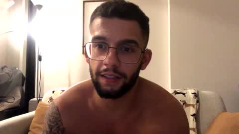 Snapshot of josh_xo chatting on December 4, 4:27 pm josh_xo online show from December 4, 4:27 pm