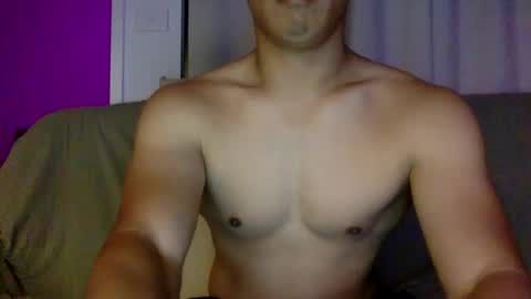 Snapshot of joshasian0713 chatting on May 19, 12:33 pm joshasian0713 online show from May 19, 12:33 pm