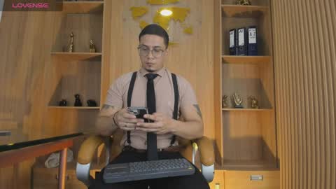 Snapshot of joshmiller___ chatting on May 16, 6:50 pm joshmiller___ online show from May 16, 6:50 pm