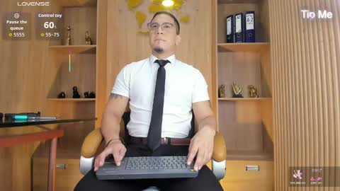 Snapshot of joshmiller___ chatting on May 23, 4:33 pm joshmiller___ online show from May 23, 4:33 pm