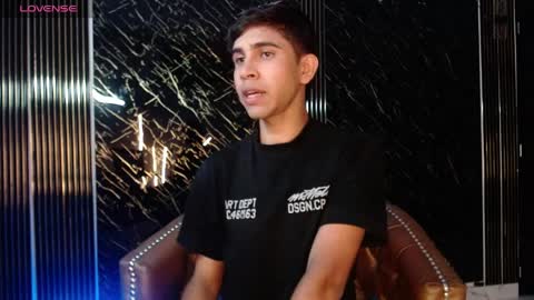 joshua_saenz_ online show from April 5, 3:15 am