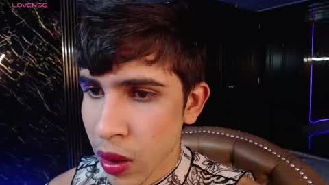 joshua_saenz_ online show from April 30, 5:14 am