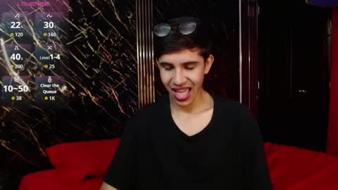 joshua_saenz_ online show from June 6, 7:51 pm
