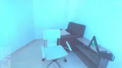 Josita rousell INSTAGRAM  majoestupy  online show from February 13, 7:21 pm