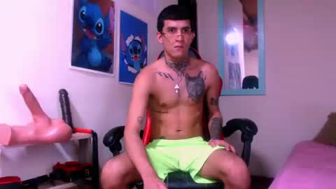 josue_linares online show from March 14, 7:19 pm
