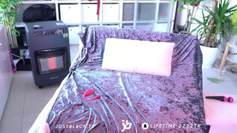 Snapshot of josyblack chatting on December 25, 1:30 pm josyblack online show from December 25, 1:30 pm