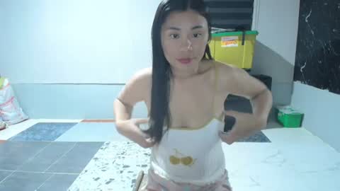 Snapshot of jove_thefoxgirl chatting on June 19, 12:20 pm lyn online show from June 19, 12:20 pm