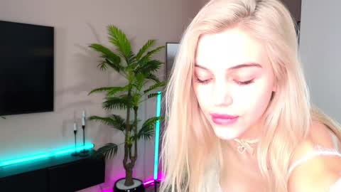 Snapshot of joybunny chatting on February 5, 9:15 am joybunny online show from February 5, 9:15 am