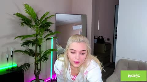 Snapshot of joybunny chatting on February 7, 8:44 am joybunny online show from February 7, 8:44 am